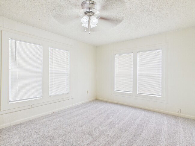 Building Photo - 2702 Cavitt Ave