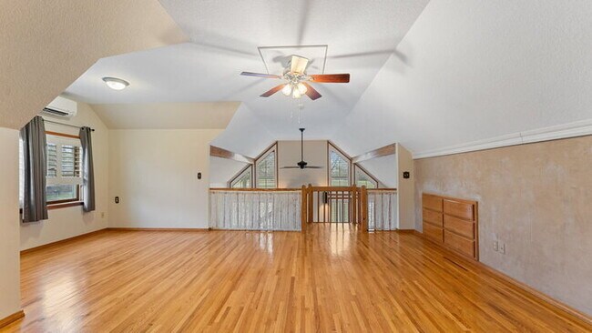 Building Photo - "Charming 2-Bed Home with Scenic Views and...
