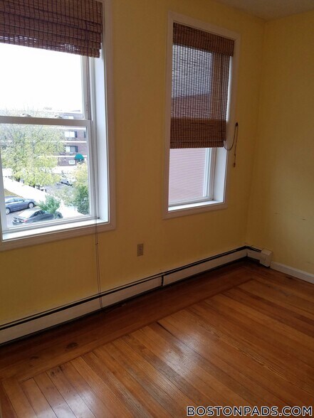 Building Photo - 9 Saybrook St