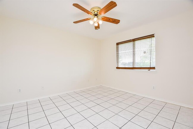 Building Photo - 12335 Shadowvista Dr
