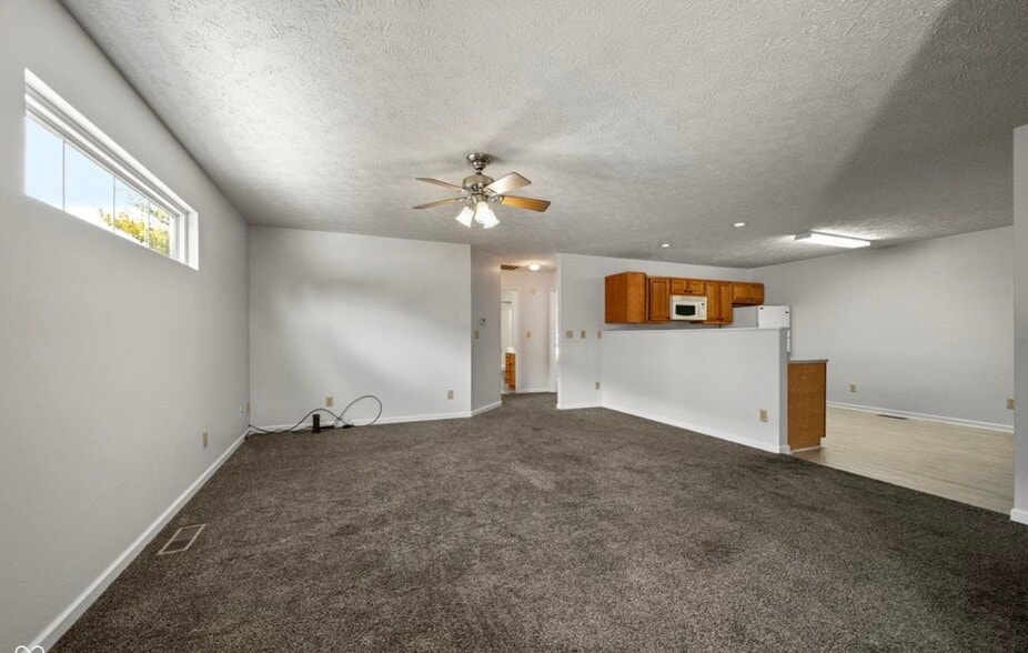 Building Photo - 810 W Gaston Dr