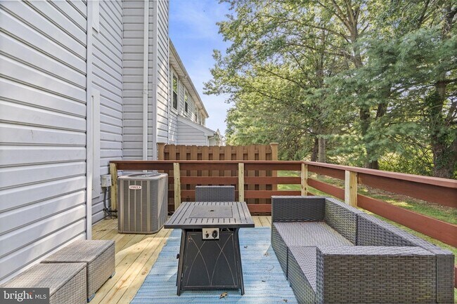 Building Photo - 424 Revere Dr