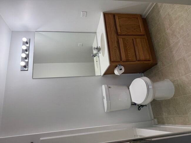 Building Photo - 111 W Chatham Ln