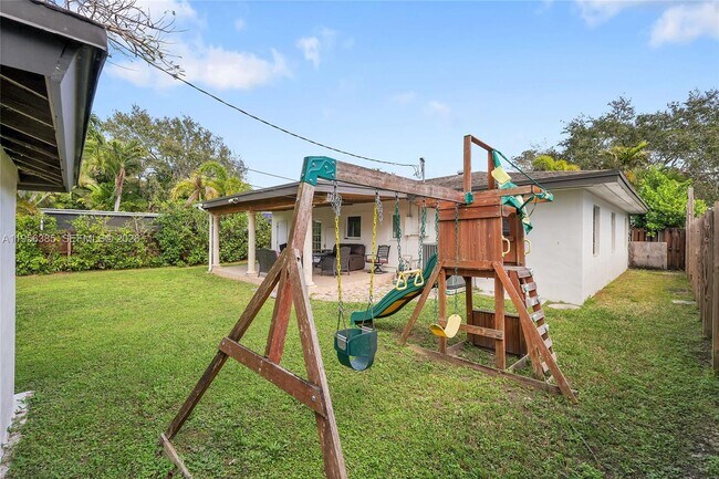 Building Photo - 3614 SW 58th Ave