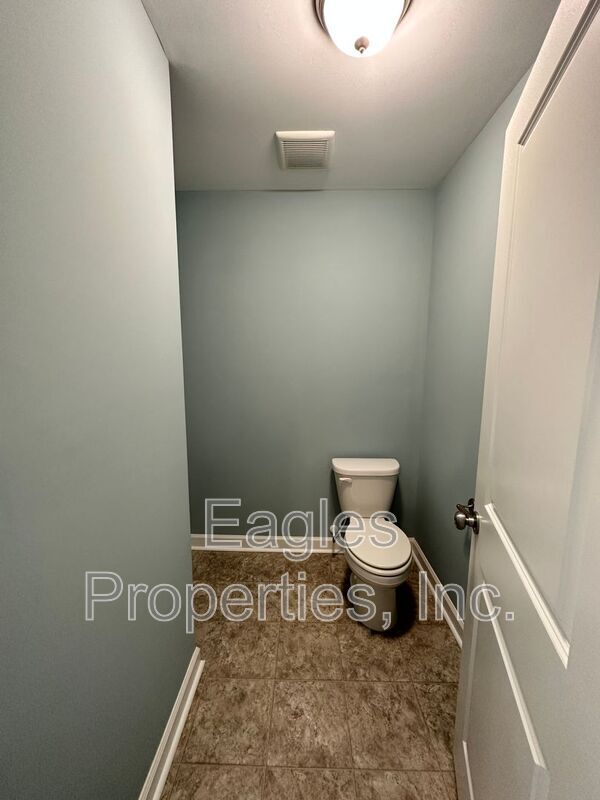 Building Photo - 451 Fallingbrook Dr