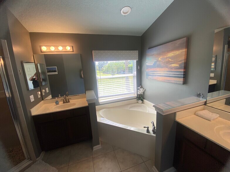 Building Photo - 437 Lake Monroe Pl