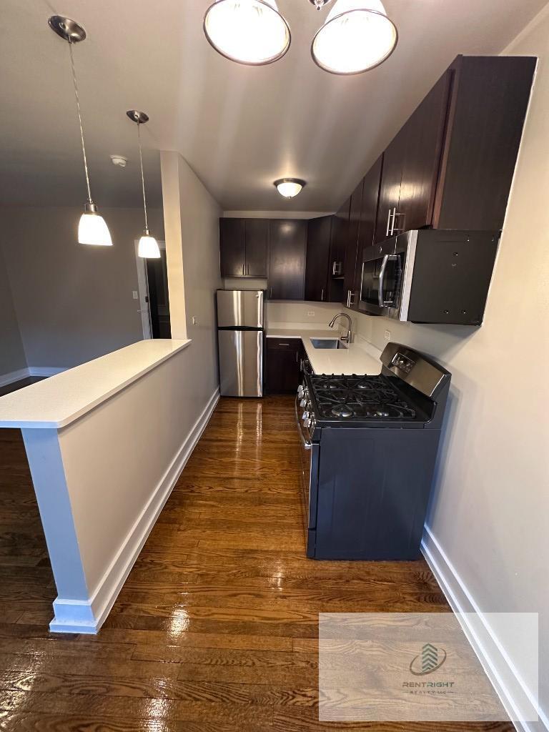 Building Photo - 1712 W Albion Ave