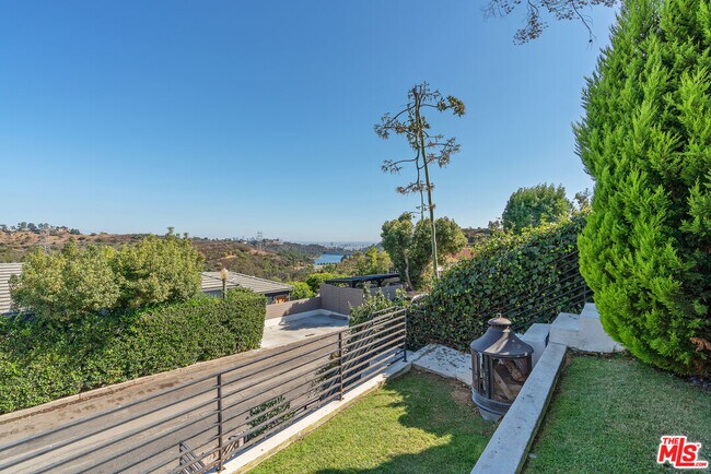 Building Photo - 3479 Wonder View Dr