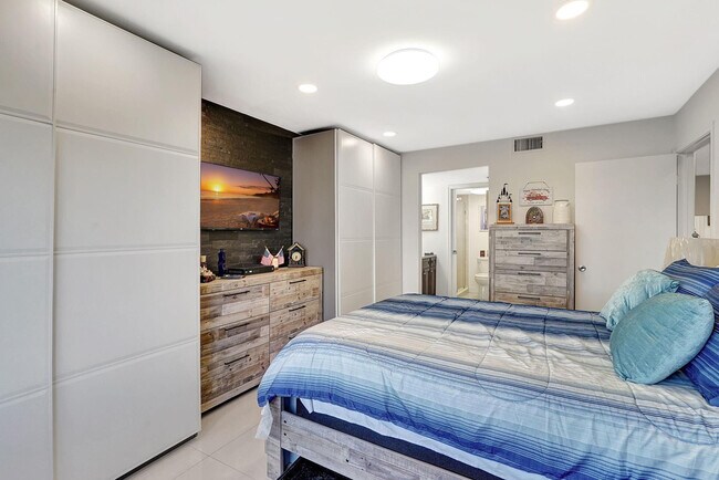 Building Photo - 1401 SW 128th Terrace