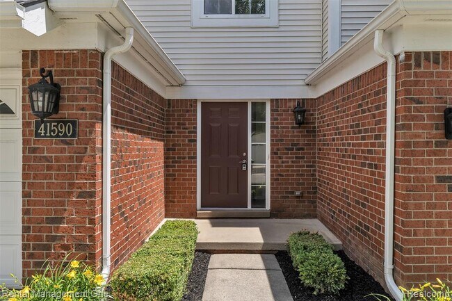 Building Photo - 41590 Mitchell Rd