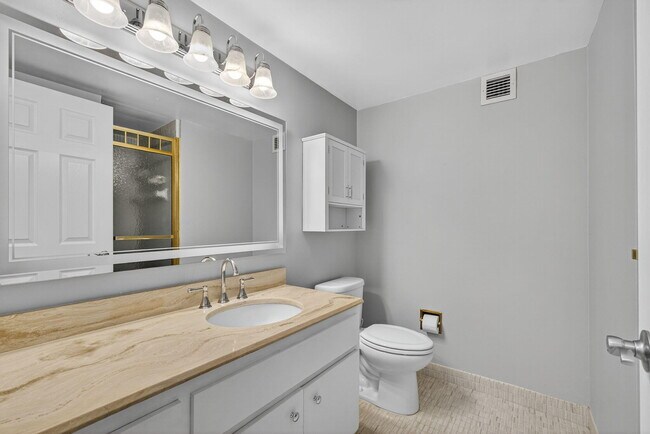 Building Photo - 2600 N Flagler Dr