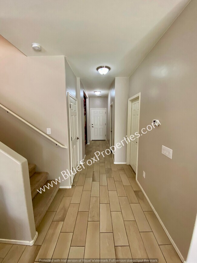 Building Photo - 9009 W Rolling Springs Dr