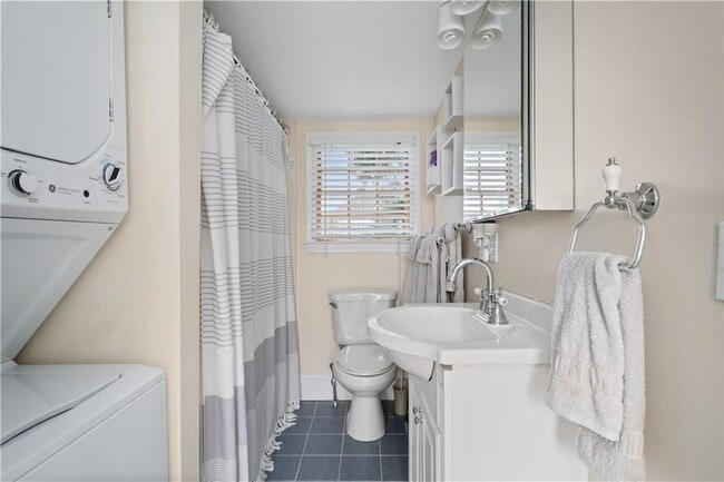 Building Photo - 22 Stockholm St