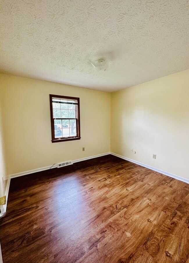 Building Photo - 3669 Sundart Dr