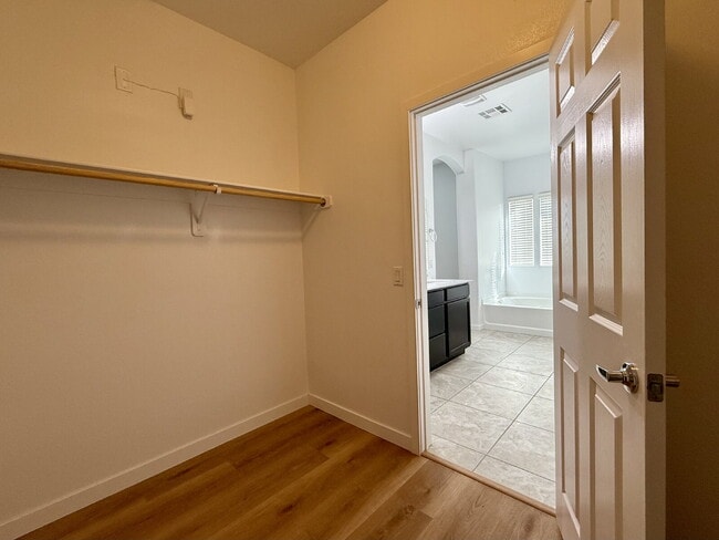 Building Photo - 4 BED, 2.5 BATH, 2 CAR-GARAGE, TWO-STORY, SINGLE FAMILY HOME FOR