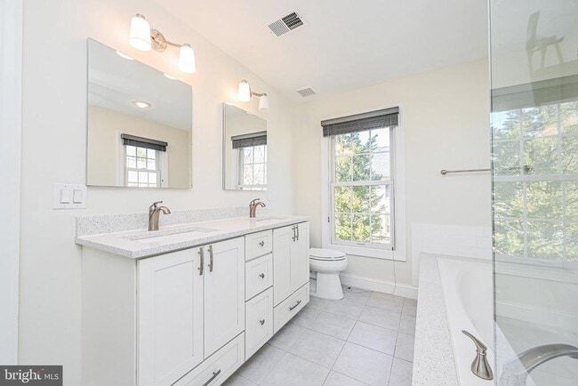 Building Photo - 12700 Dogwood Hills Ln