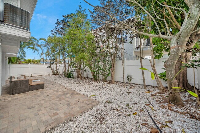 Building Photo - FURNISHED AVAILABLE JANUARY 2026. Beach Re...