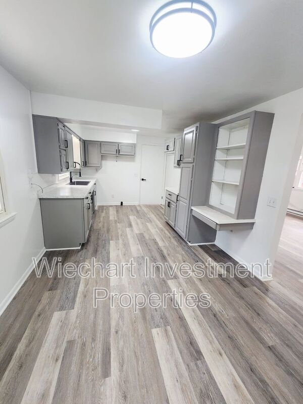 Building Photo - 616 S Clay St