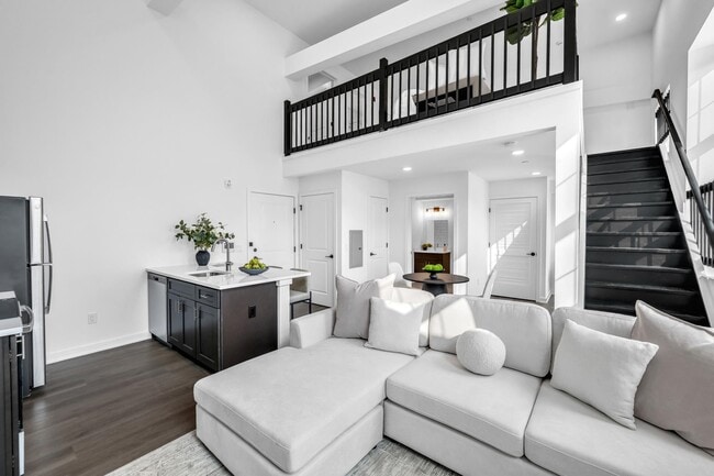 Primary Photo - 315 Railroad Ave