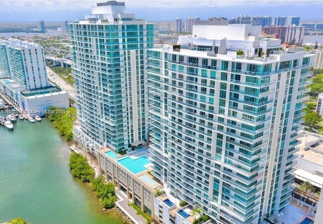 Building Photo - 300 Sunny Isles Blvd