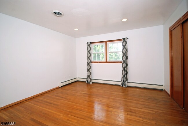 Building Photo - 561 Anderson Ave
