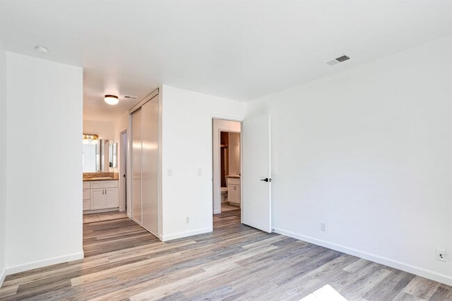 Building Photo - 10626 Aderman Ave