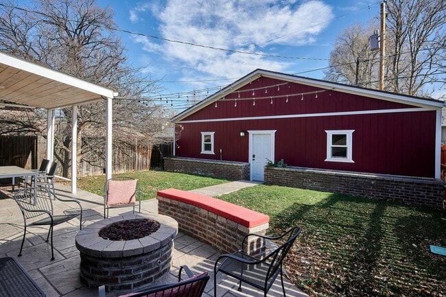 Building Photo - Long Realty & Property Management - Lovely Park Hill Home