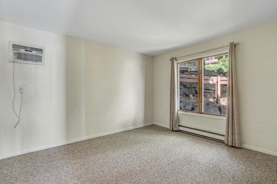 Building Photo - 156 Undercliff Ave