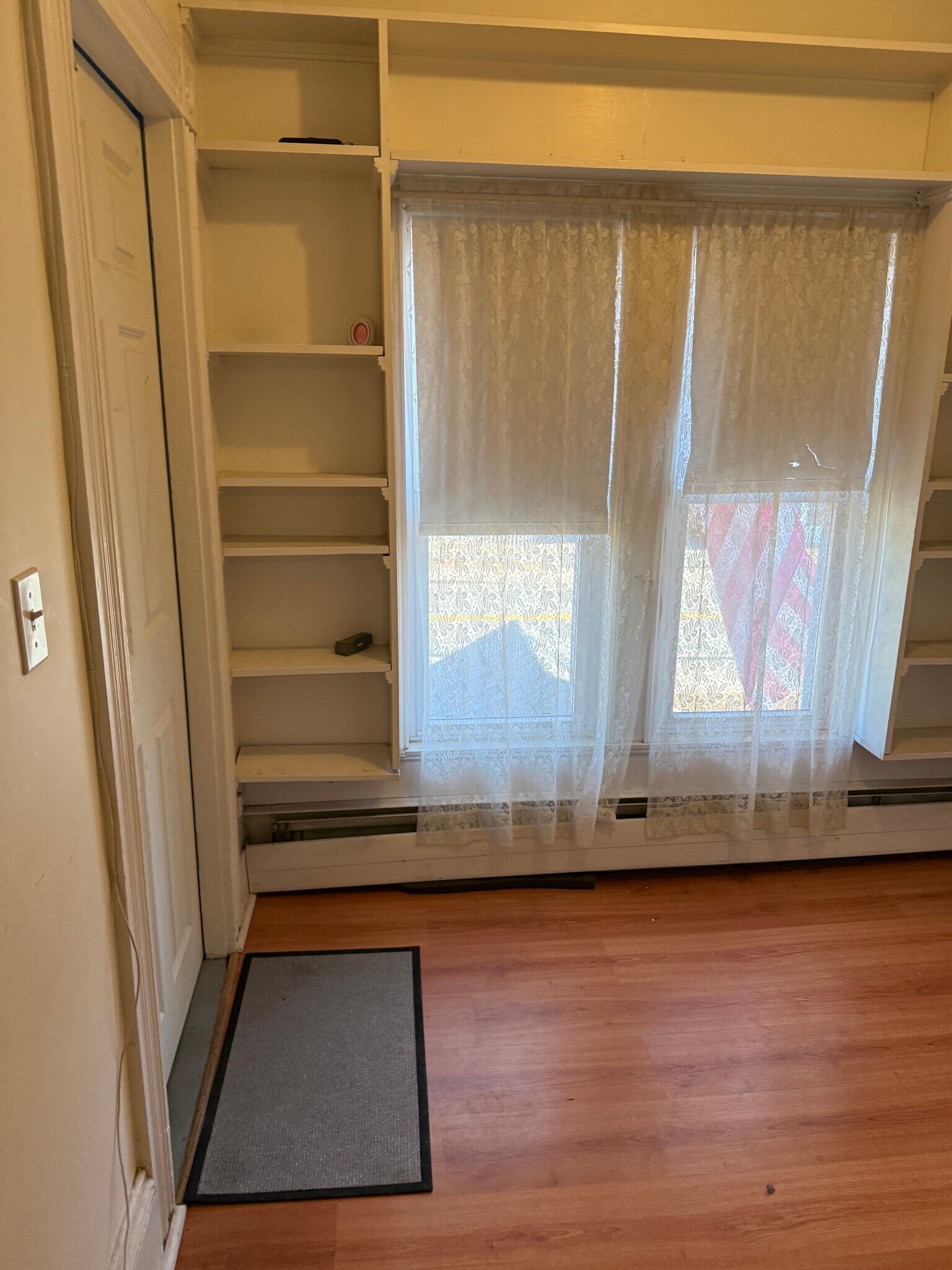 Building Photo - 298 Main St