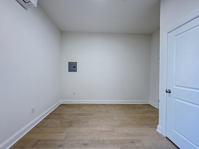 Building Photo - 2039 Green St