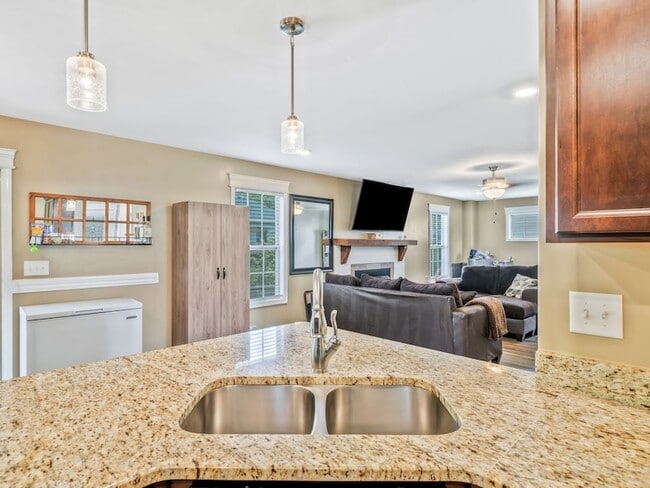 Building Photo - 543 Woodtrace Dr