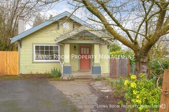 Building Photo - 10161 N Iris Way