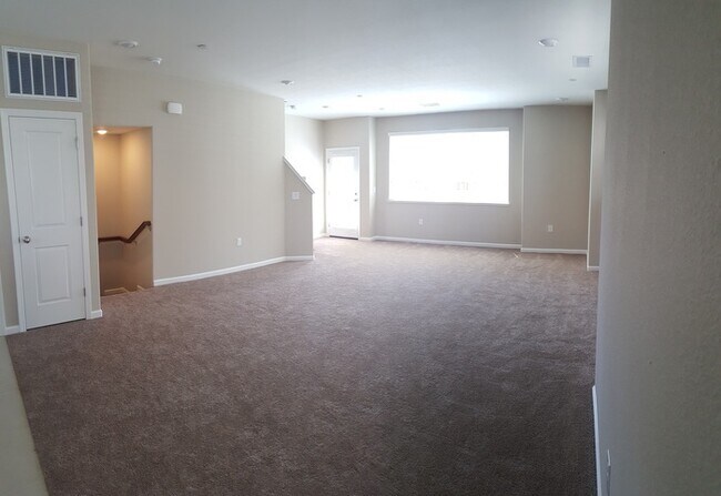 Building Photo - Brand New Town Home,Next to River, Oxbow park