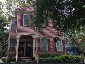 Building Photo - 139 Alexander St