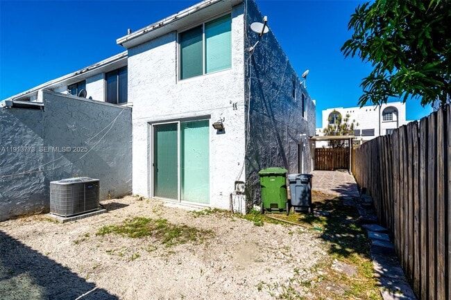 Building Photo - 1070 W 43rd Pl