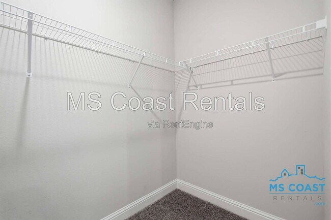 Building Photo - 5543 Overland Dr