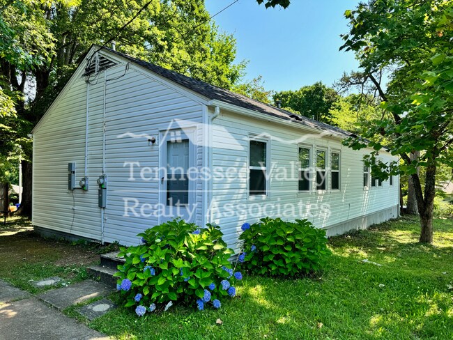 Building Photo - 720-722 W. Outer Dr.