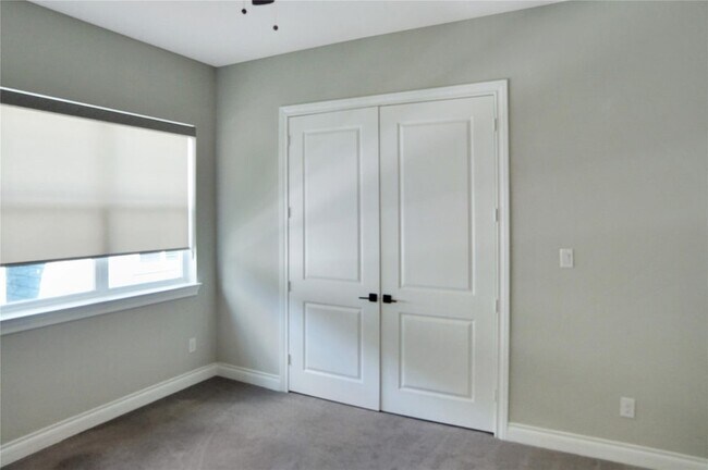 Building Photo - 8918 Spring Knoll Forest Dr