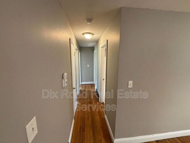 Building Photo - 1750 N Staunton Dr