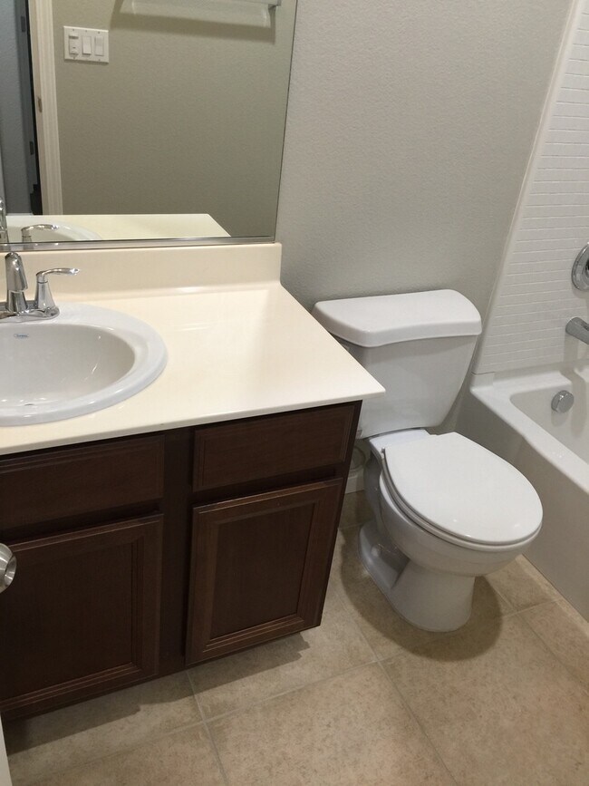 Building Photo - Low Maintenance Home Centrally Located wit...