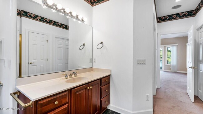 Building Photo - 11 Whisper Lake Dr