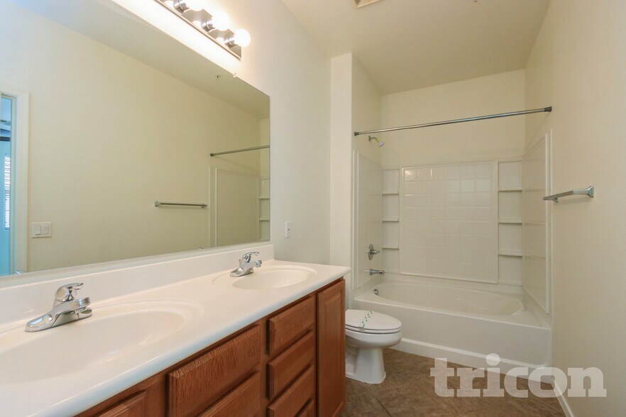 Building Photo - 1250 S Rialto