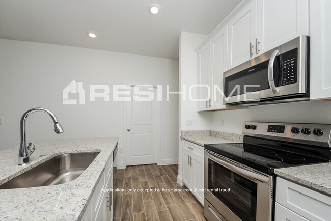 Building Photo - HOME FOR RENT!
