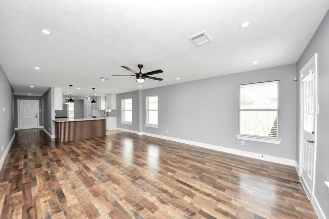 Building Photo - 24027 Pinecreek Point