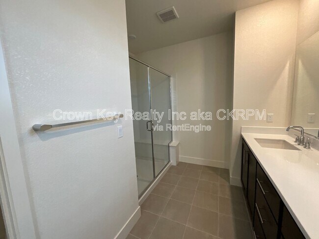 Building Photo - 7236 Diamond Ave
