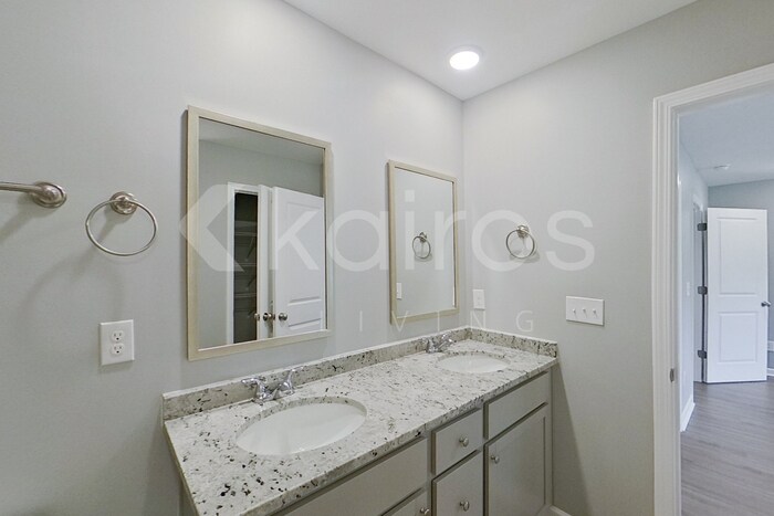 Building Photo - 657 June St