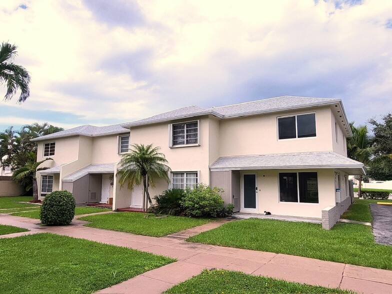 Primary Photo - 19352 SW 103rd Ct