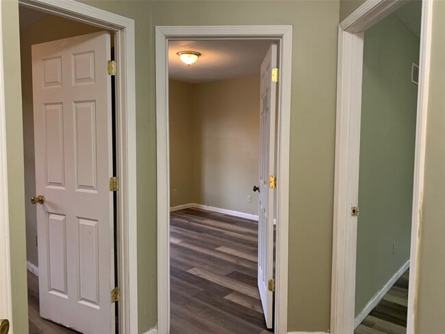 Building Photo - 403 Frank St