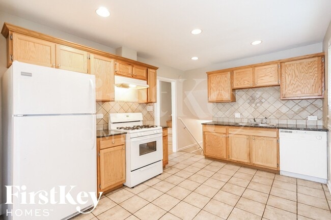 Building Photo - 122 E Lincoln Ave