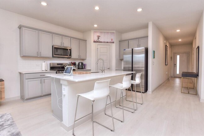 Building Photo - 13709 Bavarian Forest Dr